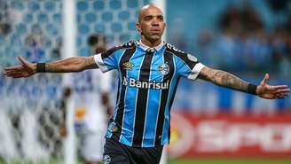 Nas redes, torcedores reclamaram das atuações do atacante Diego Tardelli pelo Grêmio (Lucas Uebel/Grêmio)