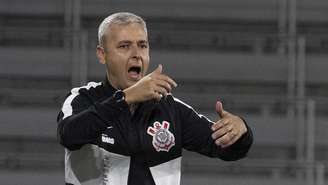 O Corinthians de Tiago Nunes perdeu a segunda partida seguida 