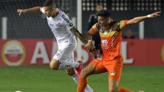 Mesmo sem convencer contra o Delfín, Santos segue 100% na Libertadores (NELSON ALMEIDA / AFP)