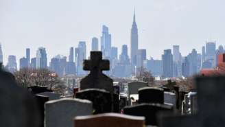 Os pedidos de serviços em cemitérios de Nova York dispararam devido à pandemia da covid-19
