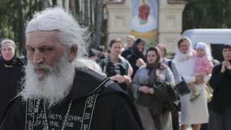 O sacerdote mudou legalmente seu nome para homenagear a última dinastia russa