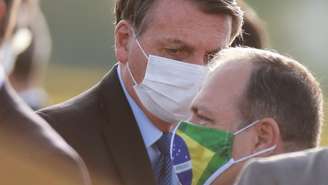 Mesmo recuperado da covid-19, Bolsonaro se queixa de uma infecção pulmonar