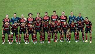 Elenco do Flamengo posa antes do título do Campeonato Carioca deste ano (Foto: Reprodução/Twitter)