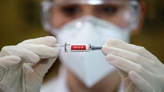 Há 165 vacinas contra a covid-19 em desenvolvimento no mundo, segundo a OMS