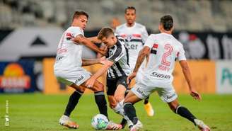 Galo passeia após VAR anular gol do São Paulo e faz 3 a 0 no Mineirão
