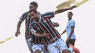 Nenê fez os dois gols do Fluminense, que venceu o Corinthians por 2 a 1.