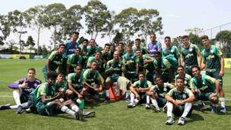 Será que os garotos da base curtiram treinar com o 'Pitbull' do Verdão? (Foto: Fábio Menotti/Palmeiras)