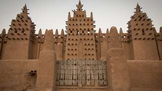 As mudanças climáticas têm reduzido a disponibilidade de adobe de alta qualidade para construções históricas em Djenné, no Mali