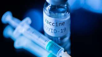 A vacina contra a covid-19 ensina o sistema imunológico a combater a doença