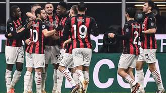 Milan lidera o Campeonato Italiano com 37 pontos (Foto: MARCO BERTORELLO / AFP)