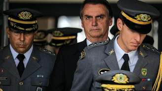 "Terreno fértil para ditadura", diz Bolsonaro sobre lockdown