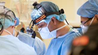 Cirurgião Ankit Bharat considera a operação um marco, por demonstrar que é possível usar de forma segura os órgãos de doadores que tiveram casos leves ou moderados de covid-19 e se recuperaram