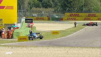 Demorou um dia para que a F1 liberasse a imagem do acidente entre Pérez e Ocon 