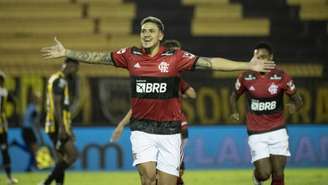 Com assistências de Michael, Pedro marcou os dois gols do Flamengo contra o Volta Redonda (F: Alexandre Vidal/CRF)