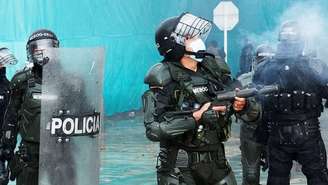 A polícia colombiana foi duramente criticada pelo uso excessivo da força durante os protestos