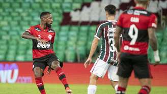 Fla-Flu em ação no Maracanã: tudo igual no jogo de ida da decisão do Carioca (Foto: Alexandre Vidal / Flamengo)