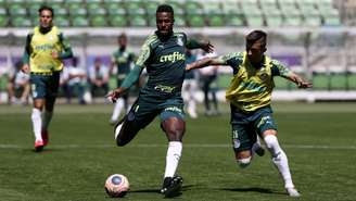 O zagueiro Pedrão em ação durante treinamento pelo Palmeiras (Foto: Cesar Greco/Palmeiras)