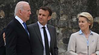 Biden se uniu a outros líderes mundiais como o presidente francês Emmanuel Macron e a chefe da Comissão Europeia Ursula von der Leyen em encontro do G7 na Cornualha, Inglaterra