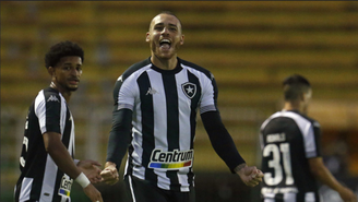 Pedro Castro fez o terceiro gol do Botafogo na vitória sobre o Remo (Foto: Vítor Silva/Botafogo)