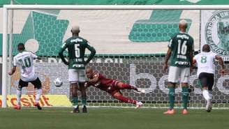 Jailson defendeu pênalti cobrado por Ademir (Foto: Cesar Greco/Palmeiras)