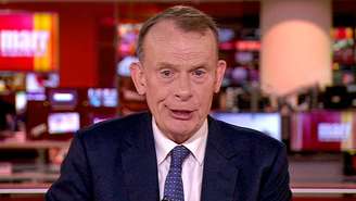 Andrew Marr, apresentador da BBC, adoeceu com covid-19, apesar de ter tomado as duas doses da vacina