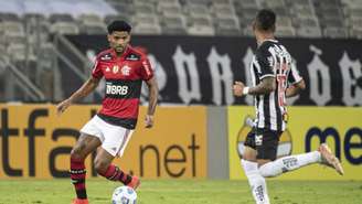 Bruno Viana teve uma volta ao time titular para esquecer (Foto: Alexandre Vidal / Flamengo)
