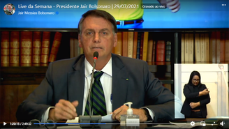 Bolsonaro prometeu para 'live bomba' a apresentação de provas de fraudes nas eleições — mas não apresentou