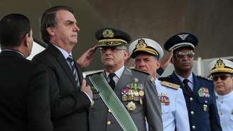 Se confirmado, desfile de tanques em frente ao Palácio do Planalto para entrega de convite a Bolsonaro seria inédito