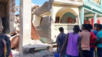 Terremoto de magnitude 7,2 atingiu sul do Haiti, deixando pelo menos 304 mortos e 1,8 mil feridos