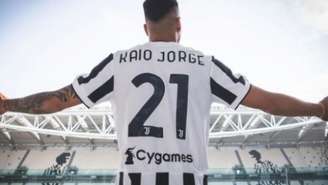Kaio Jorge foi apresentado pela Juve (Foto: Divulgação / Juventus)