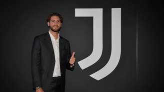 Locatelli já passou por exames médicos e assinou contrato com a Juventus (Foto: Divulgação / Juventus)
