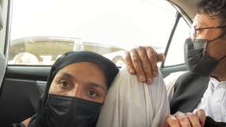 Ghafari se escondeu no carro para passar por postos de controle do Talebã