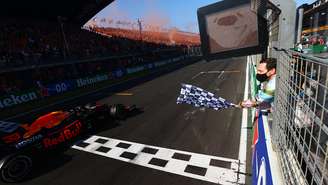 Verstappen vence na sua primeira corrida em casa