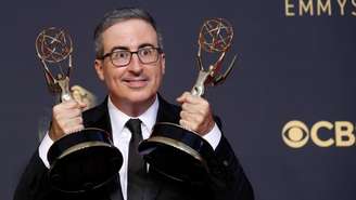 Apresentador John Oliver levou dois troféus por seu programa "Last Week Tonight"