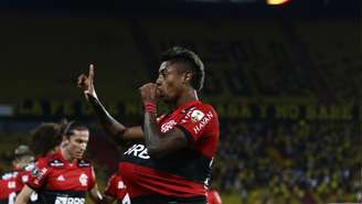 Bruno Henrique marcou os dois gols do Flamengo diante do Barcelona, em Guayaquil (Foto: Staff Images/Conmebol)