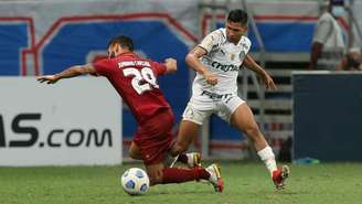 Rony disputa bola no empate em 0 a 0 com o Bahia (Foto: Cesar Greco/Palmeiras)