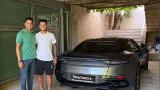 Philippe Coutinho e seu Aston Martin DBS (Reprodução / Instagram)