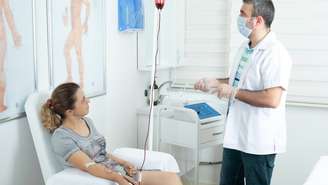 Entre os métodos de aplicação de ozônio vendidos pelas clínicas, está introduzir o gás no sangue retirado do paciente e reinjetado depois