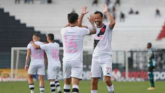 Cano e Nene fizeram os gols da vitória do Vasco diante do Coritiba, em São Januário (Rafael Ribeiro / Vasco)