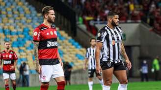 Léo Pereira travou bom duelo e levou a melhor sobre Hulk, do Atlético-MG (Fernando Salles / W9 Press / Lancepress!)