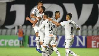Jogadores do Santos comemoram gol no empate do primeiro turno (Divulgação/Santos FC)