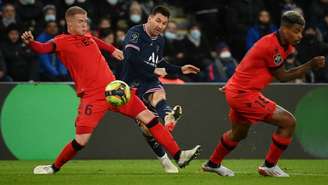 Lionel Messi teve atuação apagada diante do Nice (Foto: FRANCK FIFE / AFP)