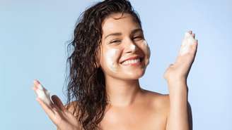 A limpeza de pele é responsável por limpar e tratar profundamente a pele