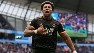 Adama Traoré é um dos destaques do Wolverhampton nos últimos anos (Foto: Lindsey Parnaby/AFP)