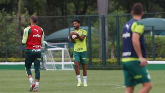 Matheus Fernandes durante treino: com Covid-19, jogador está afastado (Foto: Cesar Grecco/Palmeiras)