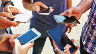 Um estudo sugere que passamos quase cinco horas por dia no celular