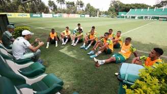 Abel teve um conversa com os 11 titulares do Palmeiras campeões da Copinha (Foto: Cesar Greco/Palmeiras)