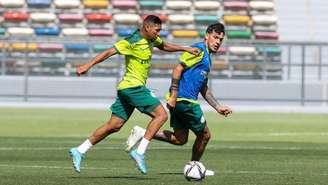 Rony (sem colete) com Gustavo Gómez durante treino do Verdão nesta sexta-feira (Foto: Fabio Menotti/Palmeiras)