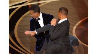 Will Smith dá um soco em Chris Rock durante Oscar 2022
