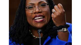 Ketanji Brown Jackson é confirmada como primeira mulher negra na Suprema Corte dos EUA